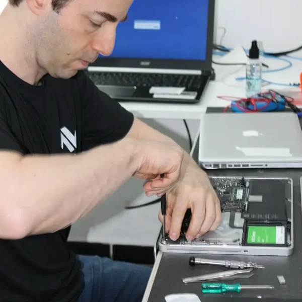 INFOLAN – Assistência Técnica Especializada em Computadores e MacBooks