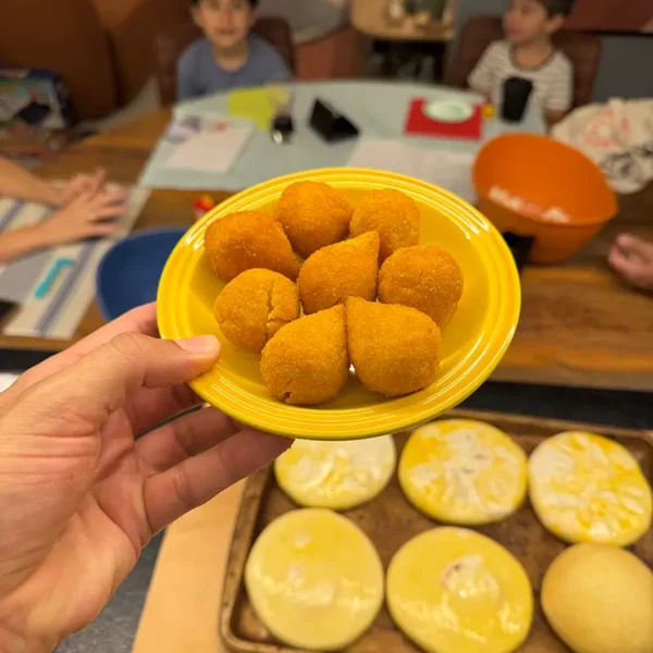 Uai Salgados Moema — Loja de Fábrica de Salgados Congelados